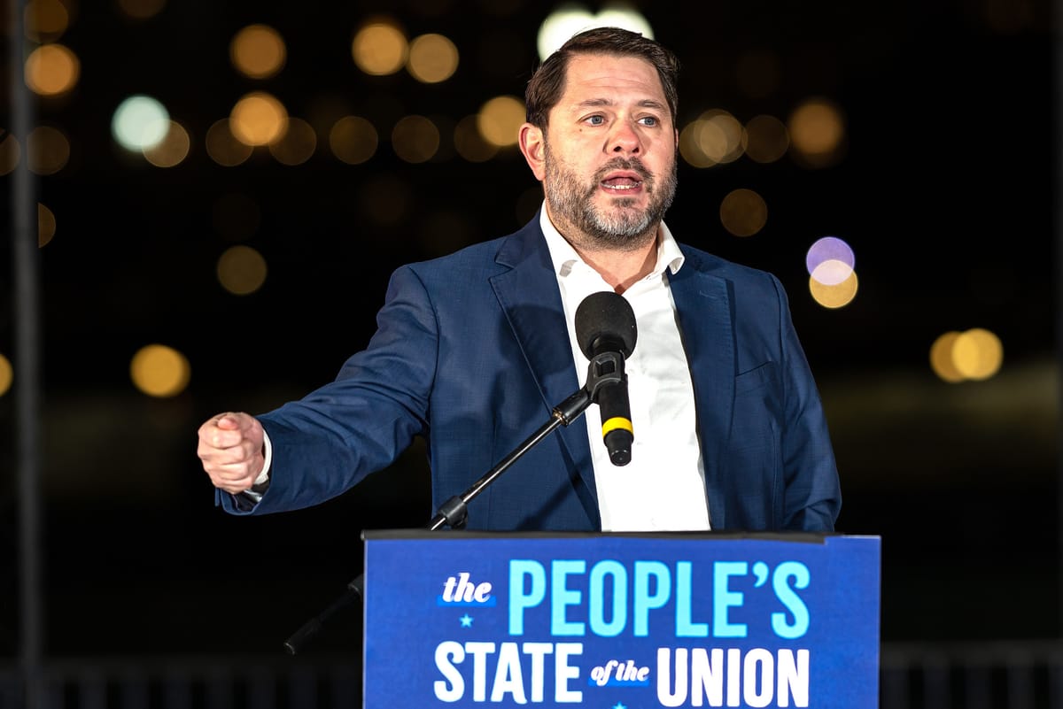 Ruben Gallego punta sui sindacati mentre i Dem si preparano al 2028