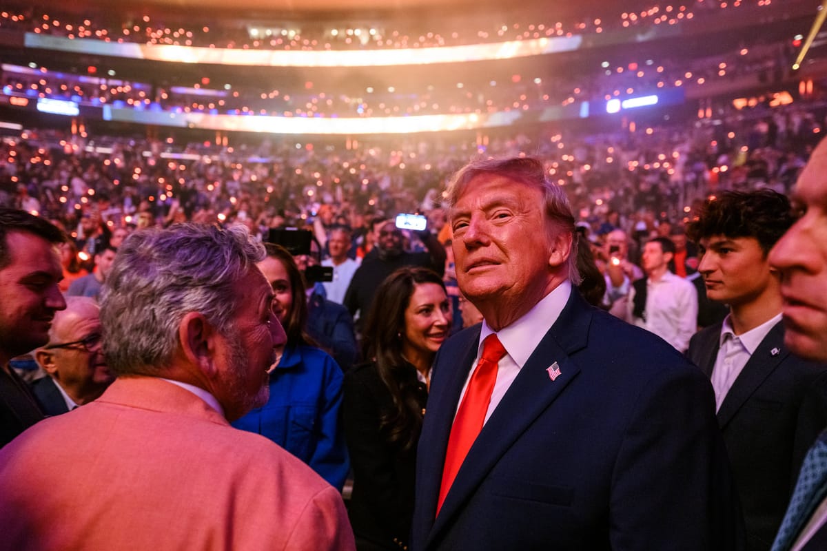 Trump è ovunque, dalle finali di basket agli incontri di arti marziali