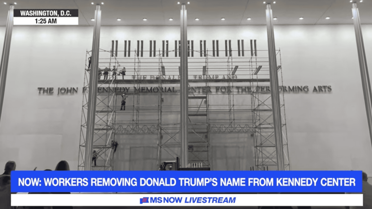 Un giudice federale conferma l'ordine di rimuovere il nome di Trump dal Kennedy Center