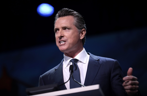 Scontro Trump-Newsom sulle proteste di Los Angeles: il governatore si candida a leader dell'opposizione