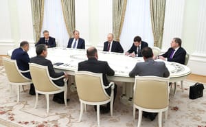 Putin condanna gli attacchi americani all'Iran e riceve la richiesta di aiuto di Teheran