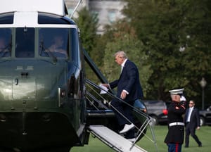 Trump rilancia una serie di teorie del complotto