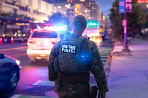 Trump invia la guardia nazionale a Chicago, ma un giudice blocca il dispiegamento a Portland