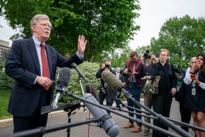 John Bolton incriminato per documenti classificati