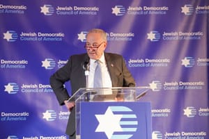 Dem divisi su Schumer, ma il cambio alla guida del Senato resta congelato