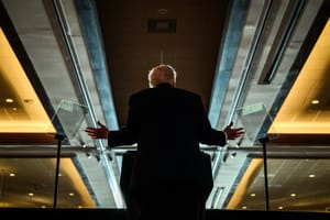 Trump entra nell'era del "presidente zoppo": il suo potere inizia a sgretolarsi