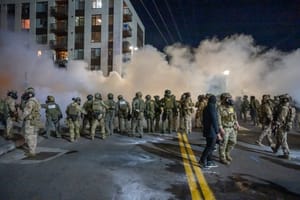 Minnesota, neonato finisce in ospedale dopo gas lacrimogeno durante protesta