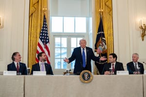 Trump impone dazi del 25% ai paesi che commerciano con l'Iran