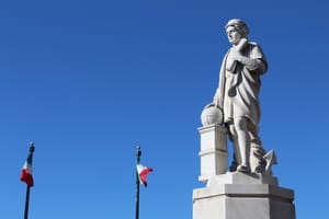 Trump mette una statua di Cristoforo Colombo alla Casa Bianca