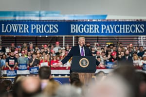 Trump perde il sostegno della classe operaia bianca che lo aveva eletto