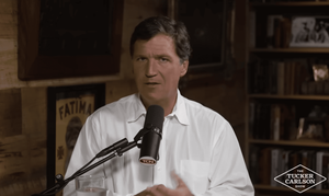 Tucker Carlson accusa la CIA: "Hanno letto i miei messaggi per incriminarmi"