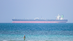 Iran, gli Usa valutano di occupare l’Isola di Kharg mentre la crisi energetica si aggrava