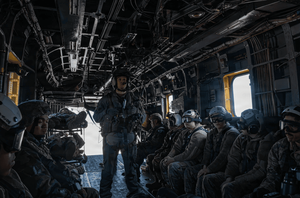 Gli Usa inviano migliaia di Marines verso l'Iran, ma l'opinione pubblica è sempre più contraria