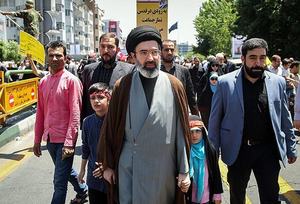Iran, Mojtaba Khamenei candidato principale alla successione. Gli USA puntano su una rivolta curda