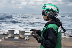 Lo stretto di Hormuz resta bloccato nonostante gli annunci di Trump e Teheran