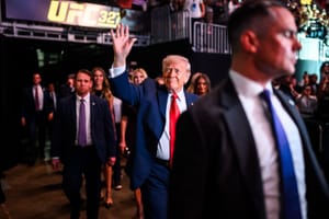 Il comportamento di Trump riapre il dibattito sulla sua stabilità mentale