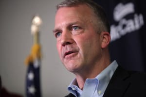 In Alaska Dan Sullivan sfiderà alle primarie il senatore Dan Sullivan