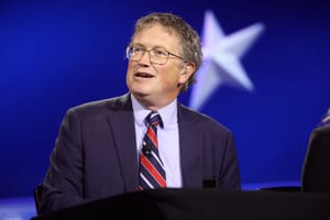 Trump cerca di far fuori il deputato Thomas Massie nelle primarie del Kentucky