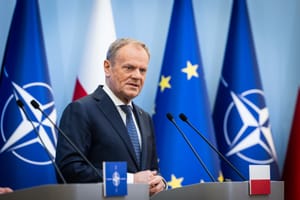 La Nato si sta "disintegrando", l'allarme del premier polacco