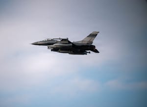 Nuovi attacchi americani in Iran, Teheran risponde colpendo una base statunitense