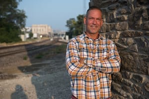 Un indipendente sfida un senatore miliardario in Nebraska