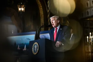 Trump sospende l'operazione di scorta navale dopo un solo giorno