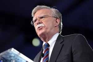 John Bolton si dichiara colpevole di aver tenuto documenti riservati in modo illecito