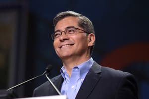 Becerra avanza al ballottaggio in California, ma l'avversario è ancora incerto