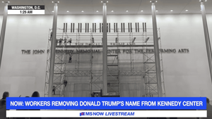 Un giudice federale conferma l'ordine di rimuovere il nome di Trump dal Kennedy Center