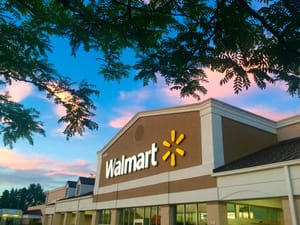 Walmart abbassa i prezzi per l'estate e Trump se ne prende il merito
