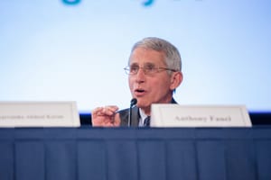 Fauci si rifiuta di rispondere al Senato sulle origini del Covid