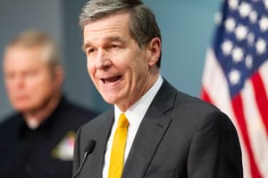 Il Dem Roy Cooper è in vantaggio di 9 punti in North Carolina
