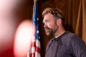 Un'accusa di stupro travolge Graham Platner, il candidato Dem al Senato nel Maine