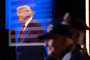 Trump agita la "minaccia comunista" perché non ha più carte da giocare