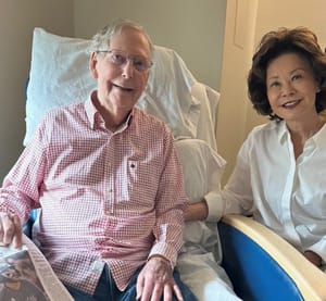 McConnell spiega il ricovero: una caduta e una polmonite, ma non può ancora tornare al Senato