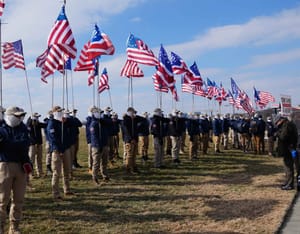Centinaia di suprematisti bianchi del Patriot Front hanno marciato a Washington