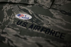 Trump non esclude truppe ai seggi per le midterm, i Dem si preparano