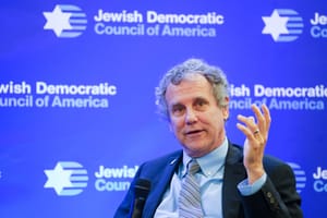 In Ohio Sherrod Brown prova a rientrare al Senato con lo stesso messaggio di 52 anni fa