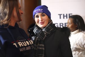 Laura Loomer dice che la propaganda russa ha influenzato parte dei repubblicani