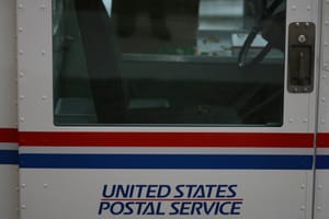 Allarme del servizio postale sul piano di Trump per limitare il voto
