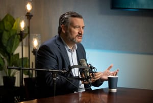 Ted Cruz prepara la corsa per il 2028 e attacca JD Vance