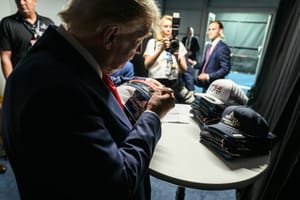 Il crollo delle vendite dei gadget MAGA