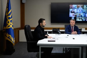 Missili su Kyiv senza preavviso, Zelensky accusa Washington di frenare il sostegno all’Ucraina