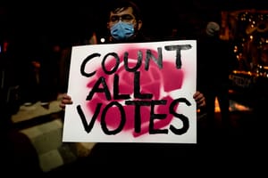 I due partiti riempiono i tribunali di cause legali in vista dello scontro dopo le midterm