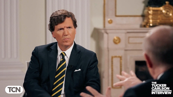 Tucker Carlson accusa Joe Biden di aver cercato di "eliminare" Vladimir Putin