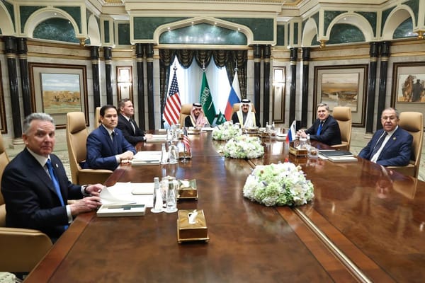 Negoziati USA-Russia: oggi l'incontro di Riad, mentre l'Europa resta esclusa dal tavolo delle trattative