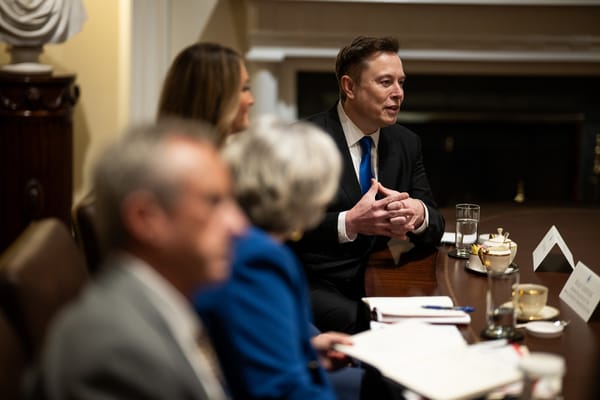 Musk minaccia i dipendenti del Pentagono per una presunta fuga di notizie su briefing riguardanti la Cina