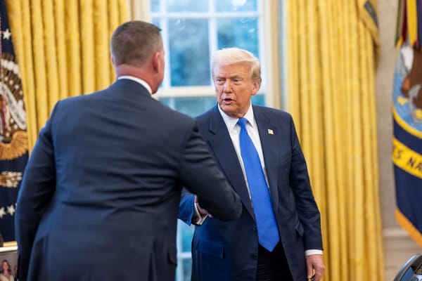 Trump revoca il nulla osta di sicurezza a Biden, Harris, Clinton