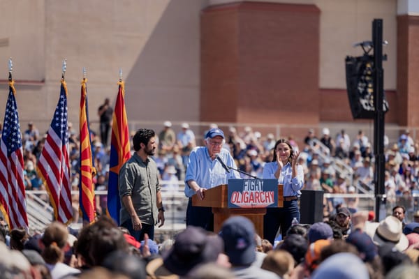 Bernie Sanders mobilita l'America contro l'oligarchia trumpista