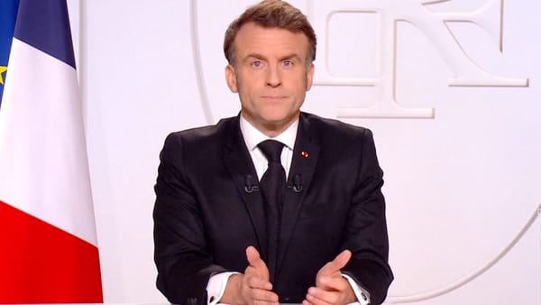 “Europa in un nuova era”: Macron lancia l’allarme sulla sicurezza e rilancia la deterrenza nucleare europea